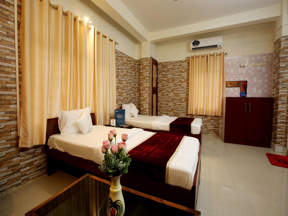 Oyo 9637 Upasana Palace 2